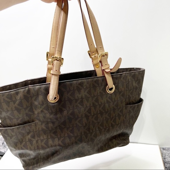 Michael Kors Signature Jet Set Tote in Brown - Picture 4 of 12